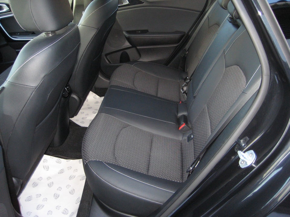 Kia Ceed 1,6 CRDi 136 Intro Edition SW 5d