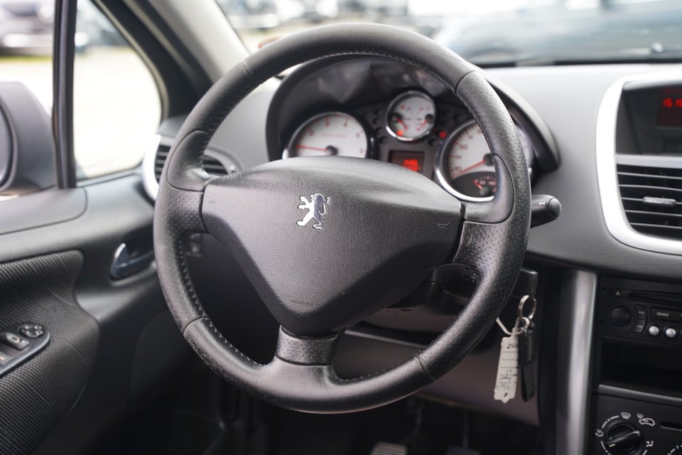 Peugeot 207 1,6 VTi S16 5d
