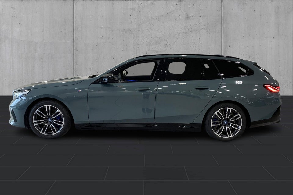 BMW i5 M60 Touring xDrive 5d