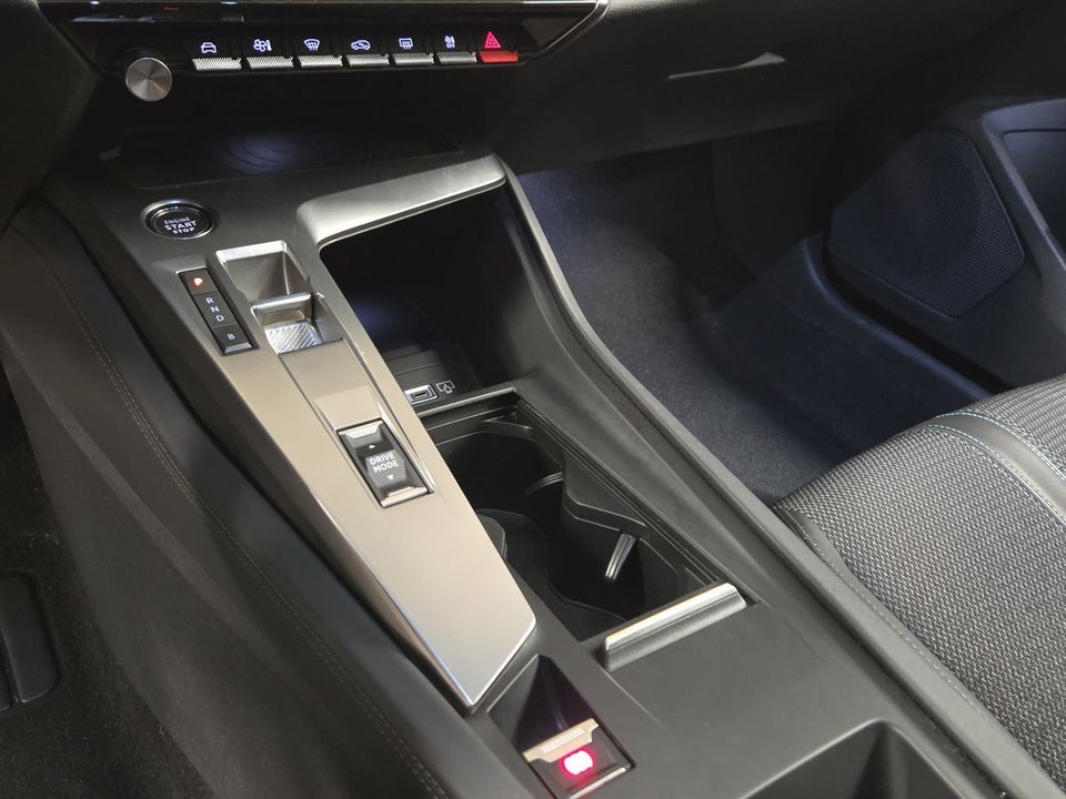 Peugeot 308 1,6 Hybrid First Selection EAT8 5d