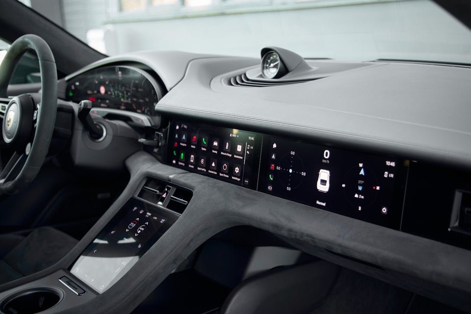 Porsche Taycan GTS Performance+  4d