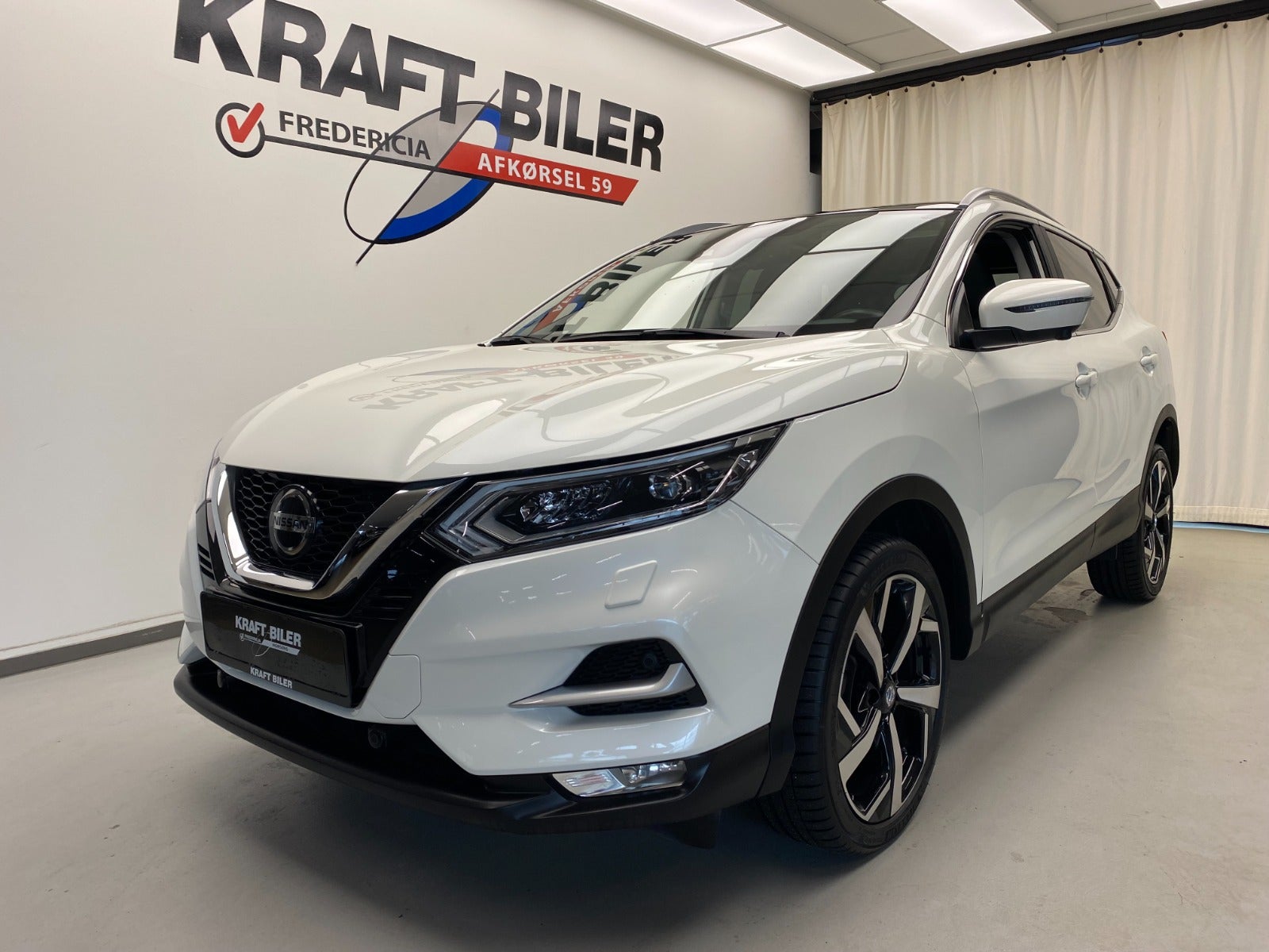 Nissan Qashqai 1,3 Dig-T 140 Tekna 5d