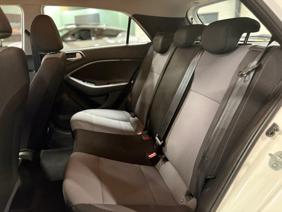 Hyundai i20 1,25 Passion 5d