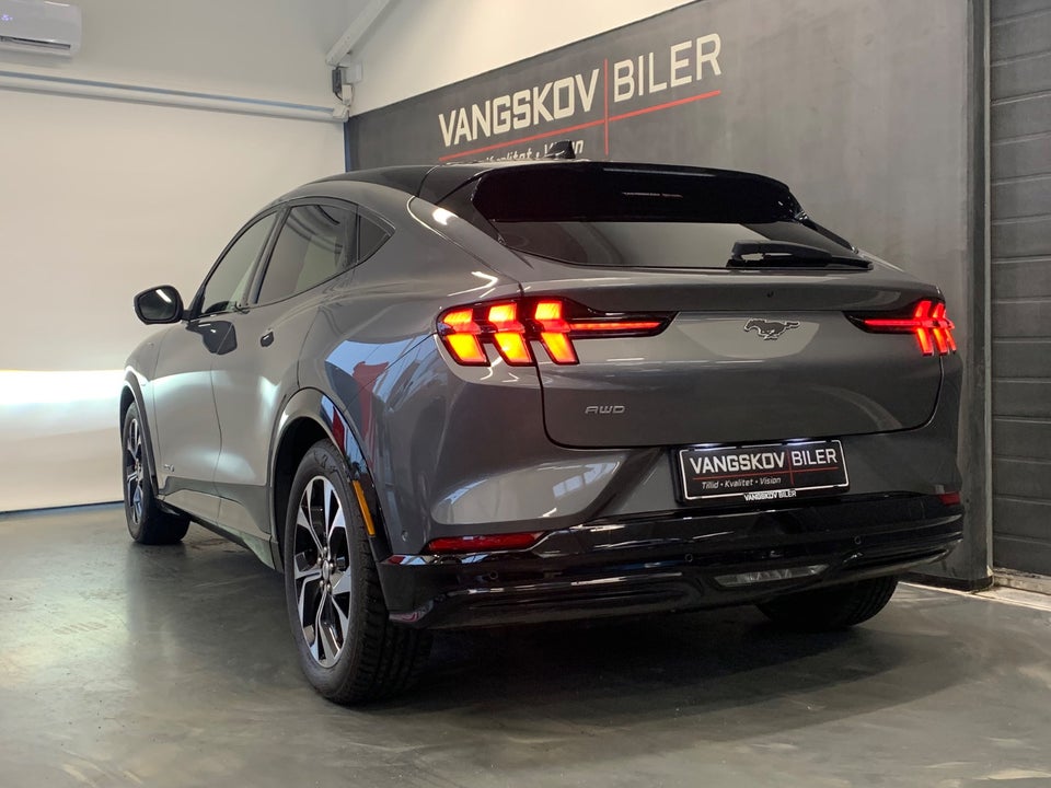 Ford Mustang Mach-E 75 Premium Standard Range AWD 5d