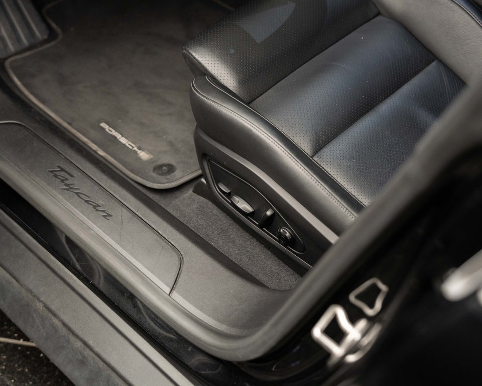 Porsche Taycan Performance+ 4d