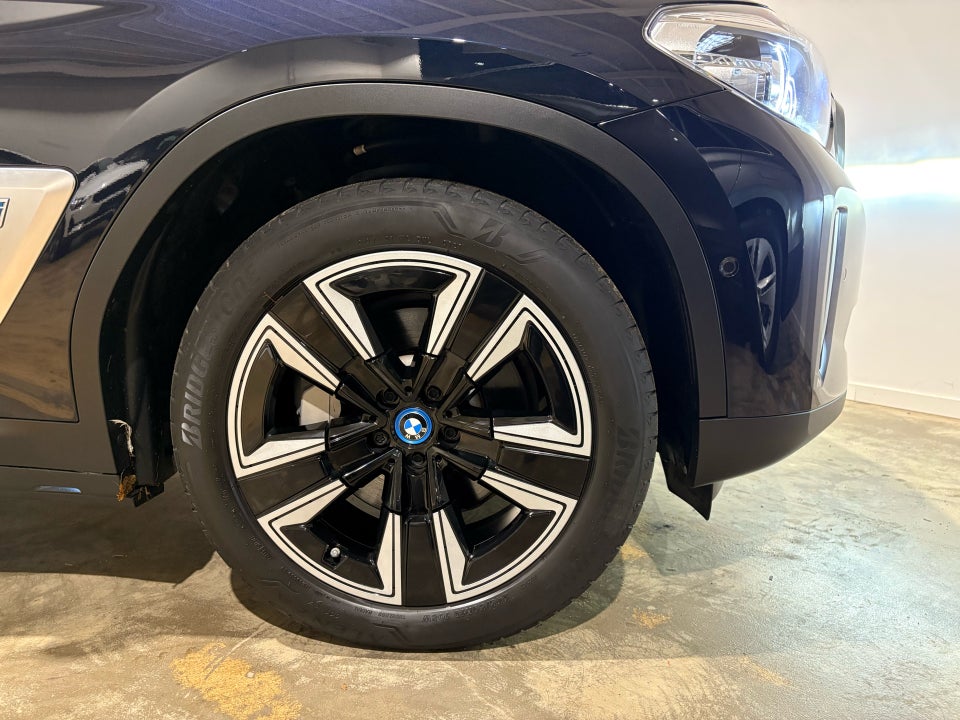 BMW iX3 Charged 5d