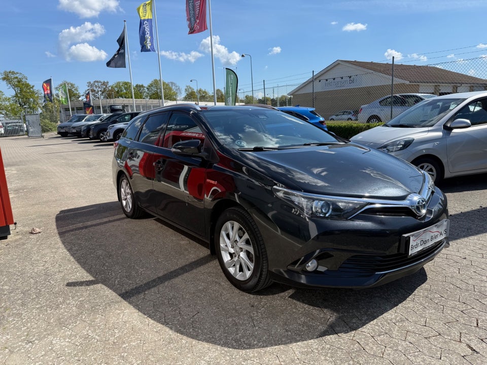 Toyota Auris 1,8 Hybrid H2 Comfort Touring Sports CVT 5d