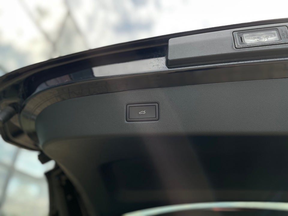 Ford Explorer 77 Premium Extended Range 5d
