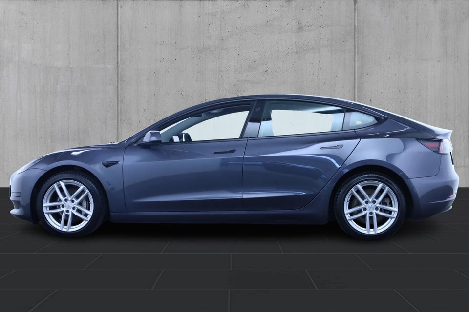 Tesla Model 3 Standard Range+ RWD 4d