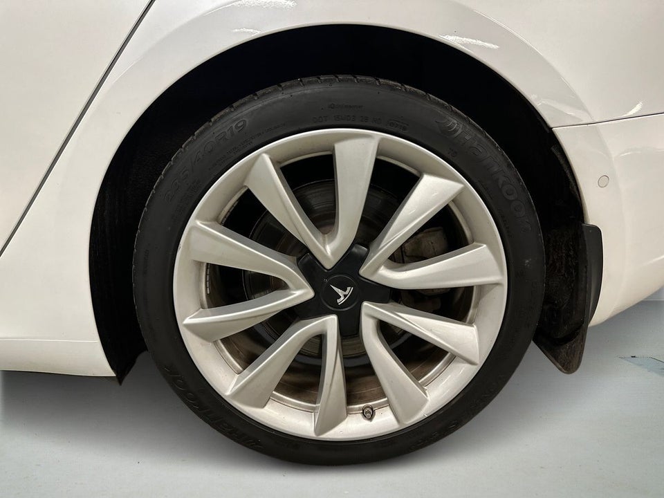 Tesla Model 3 Long Range AWD 4d