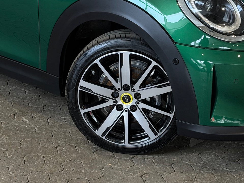 MINI Cooper SE Classic Trim 3d