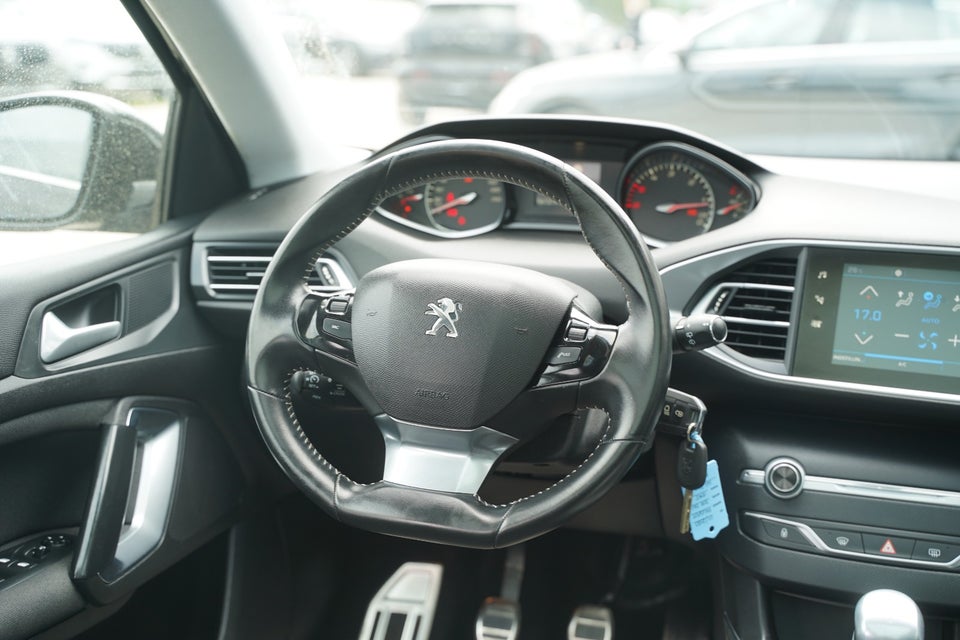 Peugeot 308 1,5 BlueHDi 130 Allure Sky SW 5d