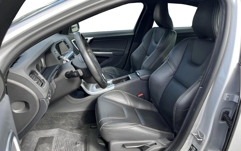Volvo S60 1,6 T3 150 Momentum 4d