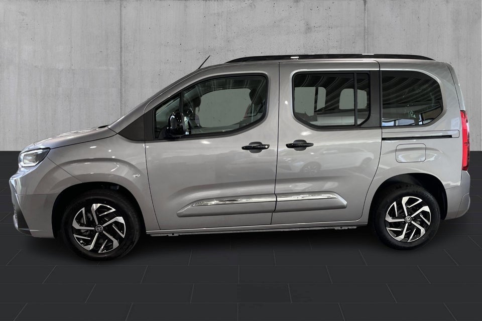 Toyota ProAce City Verso 50 Medium Family 5d
