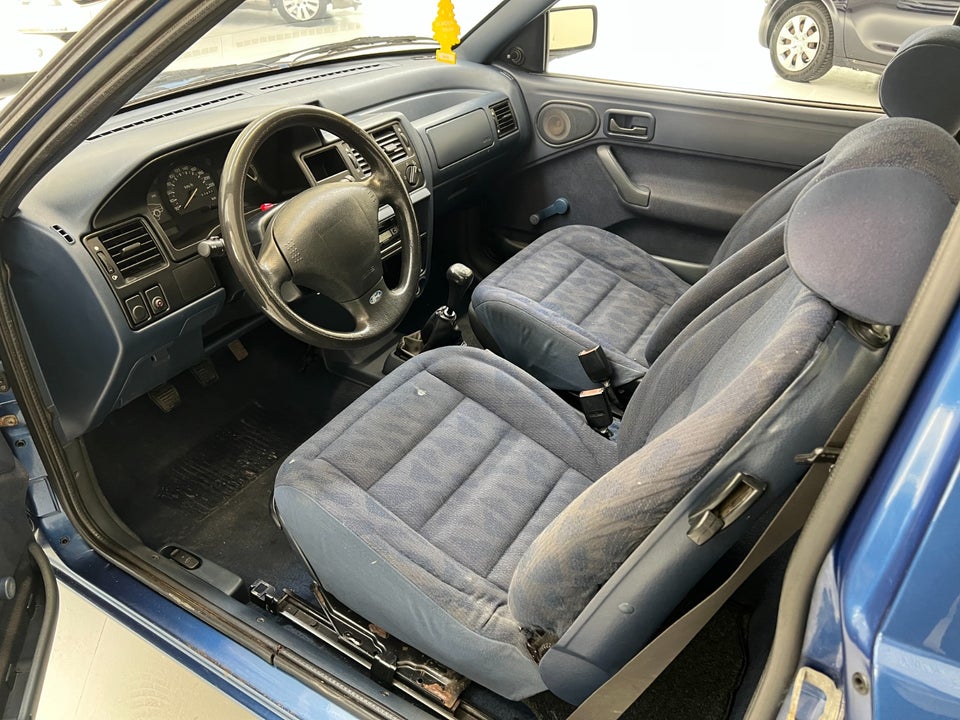 Ford Escort 1,6i CL Fashion 3d