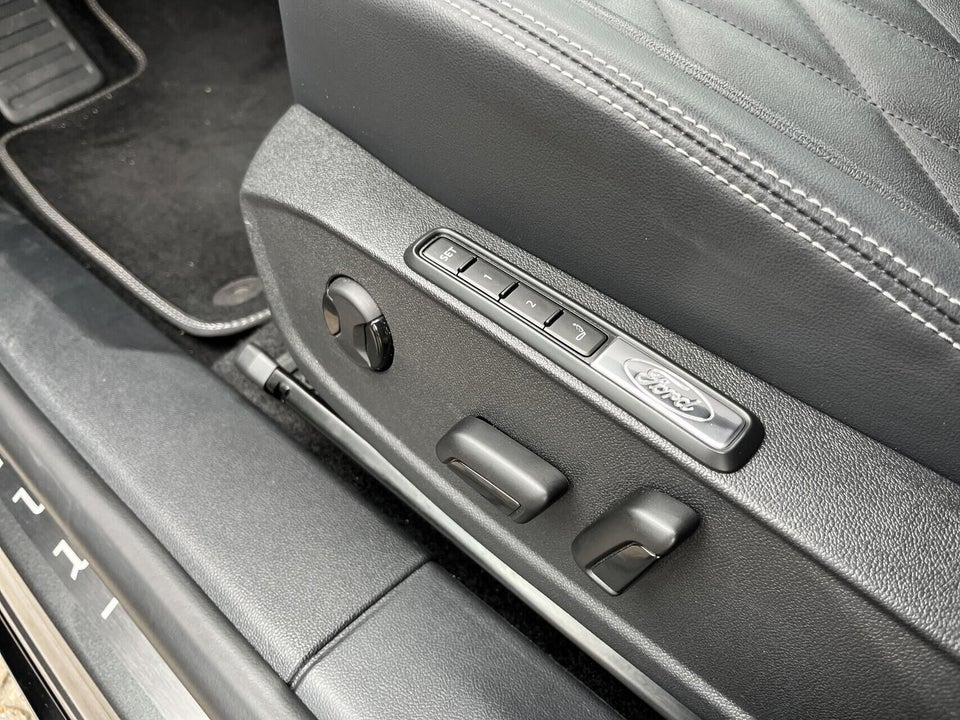 Ford Capri 82 Select Extended Range 5d