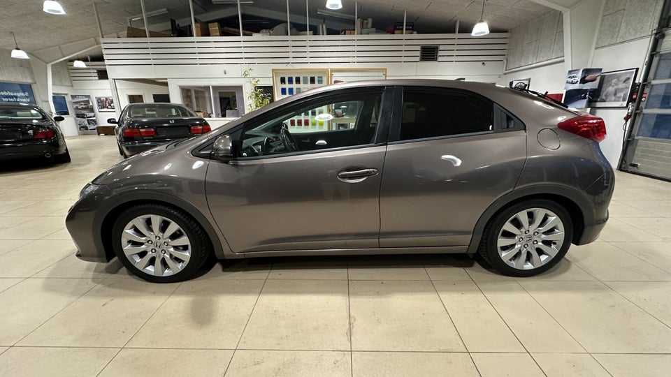 Honda Civic 1,8 i-VTEC Executive 5d