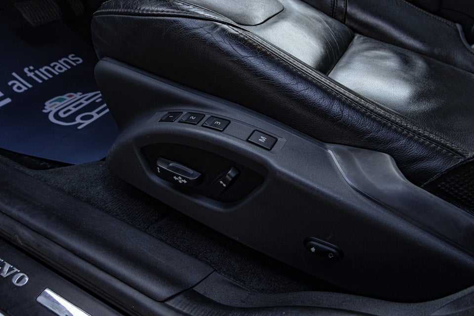 Volvo XC60 2,4 D5 220 Summum aut. AWD 5d