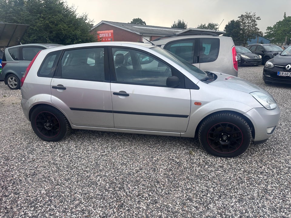 Ford Fiesta 1,4 Ghia aut. 5d