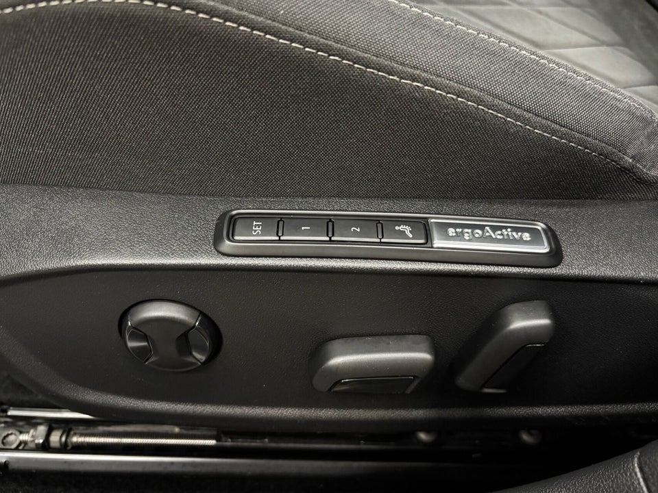 VW Golf VIII 1,4 eHybrid DSG 5d