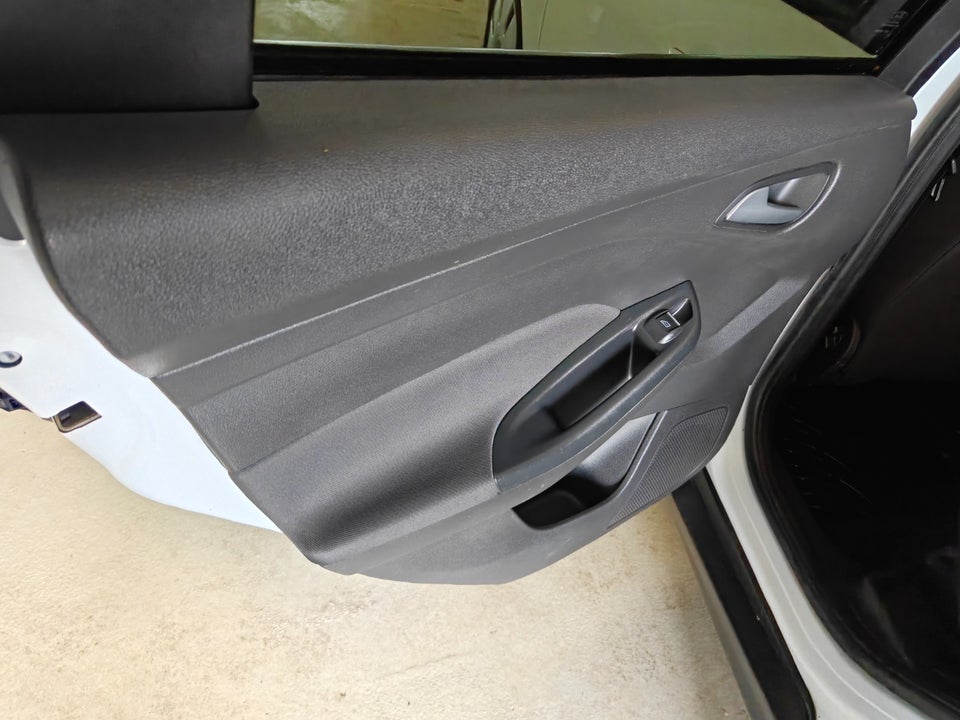 Ford Focus 1,0 SCTi 100 Titanium stc. 5d
