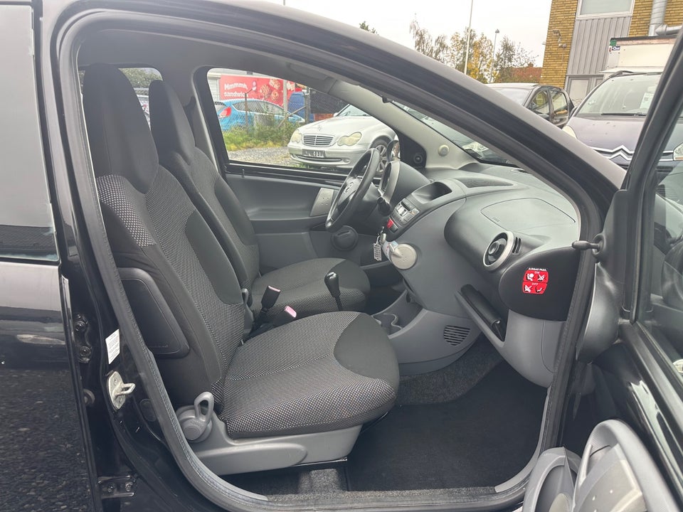 Toyota Aygo 1,0 Plus Black 5d