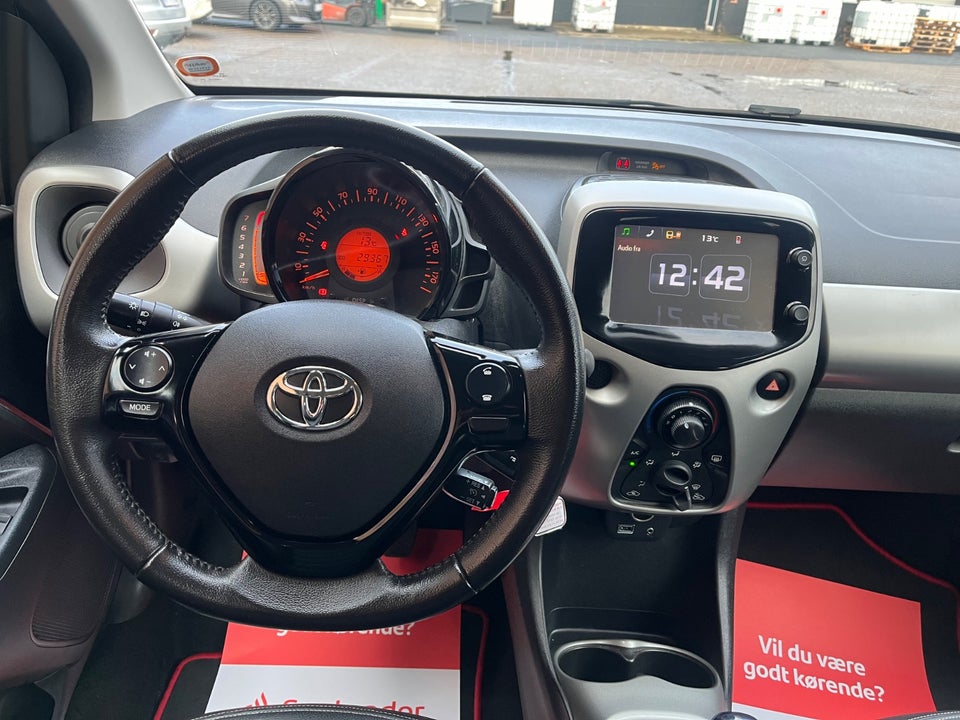 Toyota Aygo 1,0 VVT-i x-black II 5d