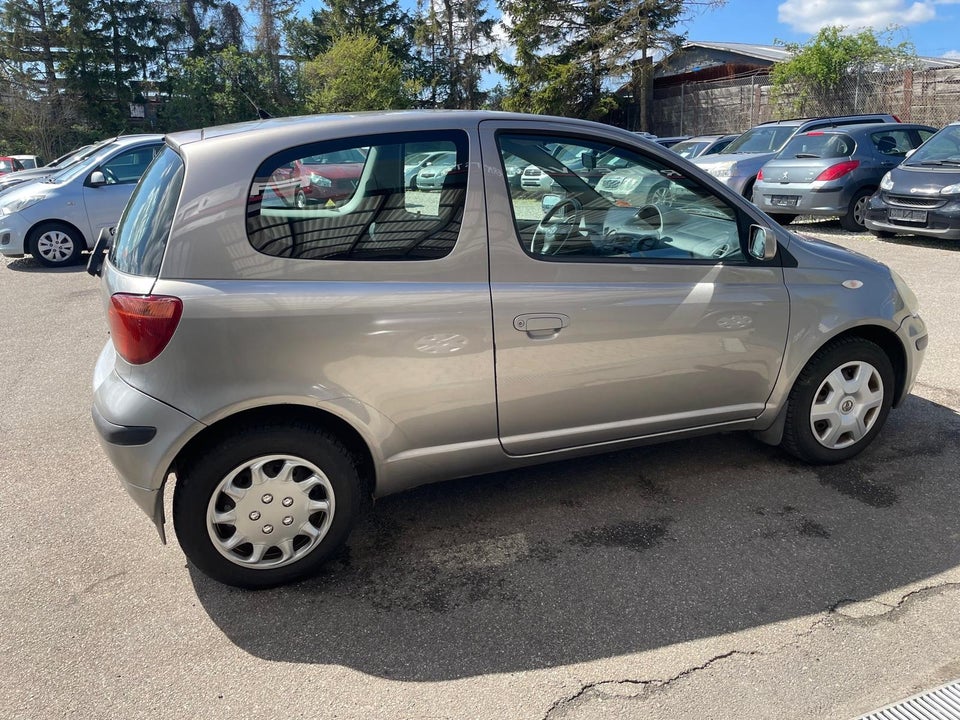 Toyota Yaris 1,0 Terra 3d