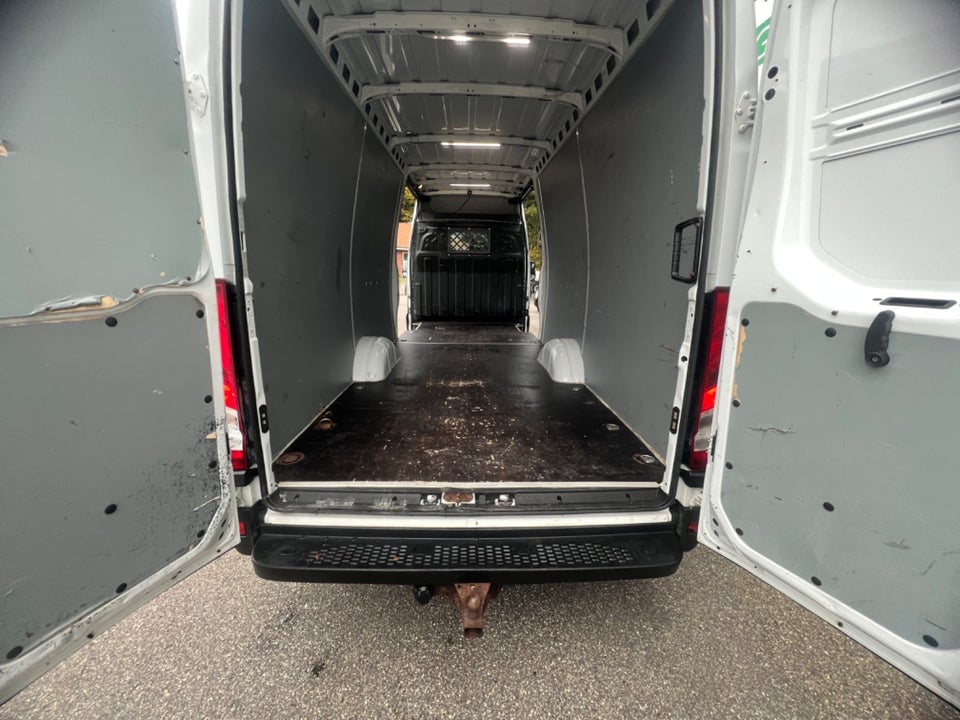 Iveco Daily 2,3 35S16 16m³ Van