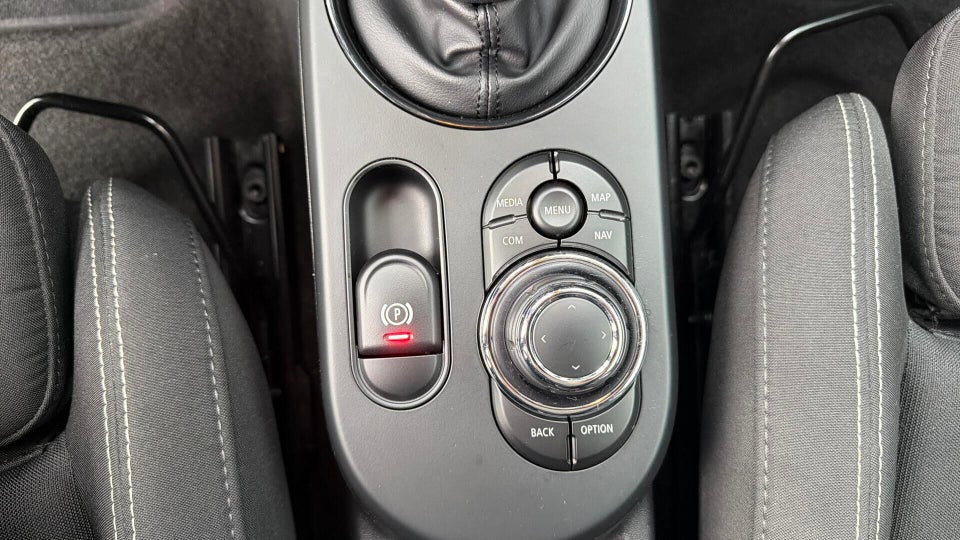 MINI Cooper SE Essential 3d