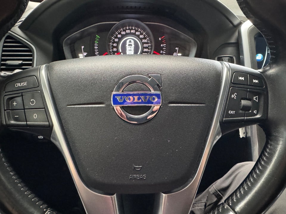 Volvo XC60 2,0 D4 190 Momentum 5d