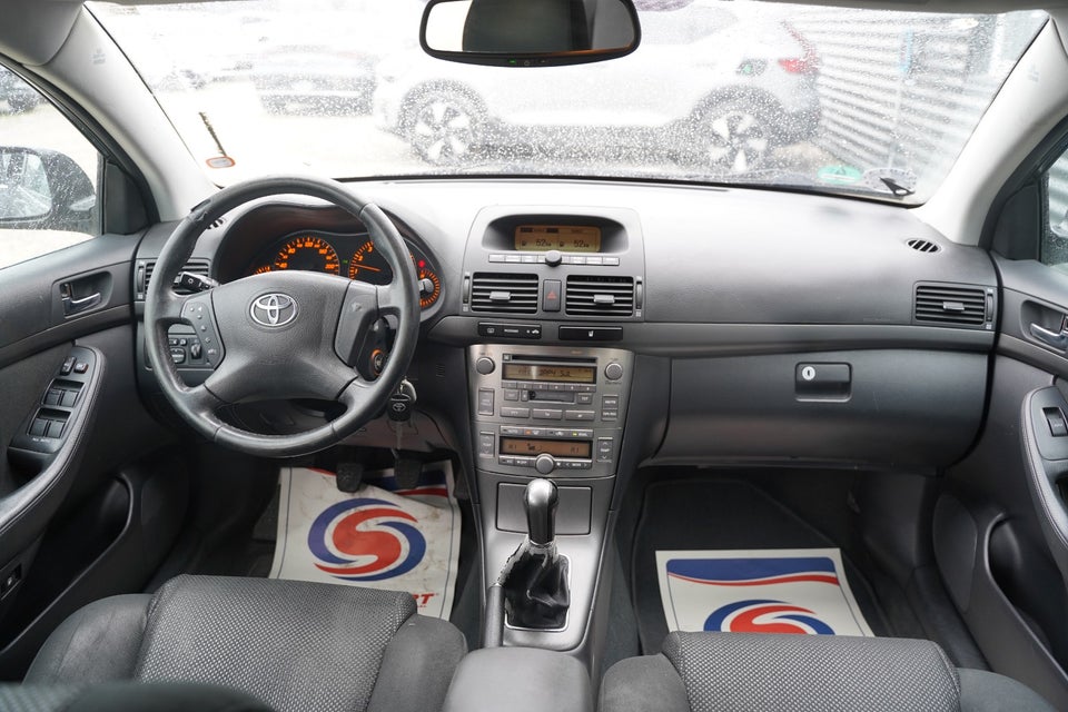 Toyota Avensis 1,8 VVT-i Terra stc. 5d