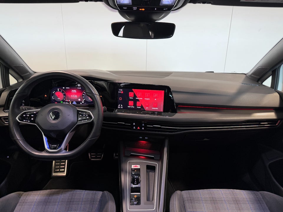 VW Golf VIII 1,4 GTE DSG 5d