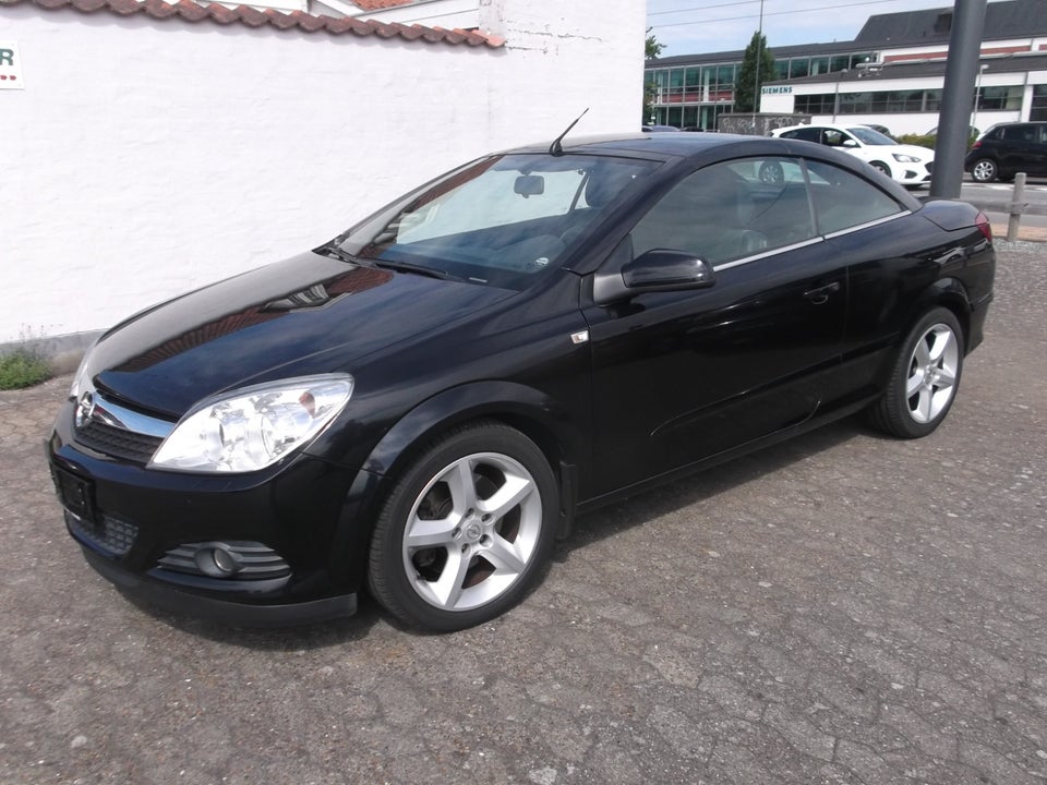 Opel Astra 2,0 Cosmo TwinTop 2d