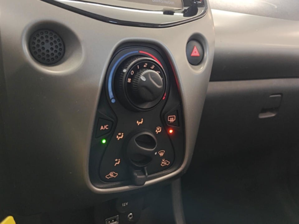 Toyota Aygo 1,0 VVT-i x-play 5d