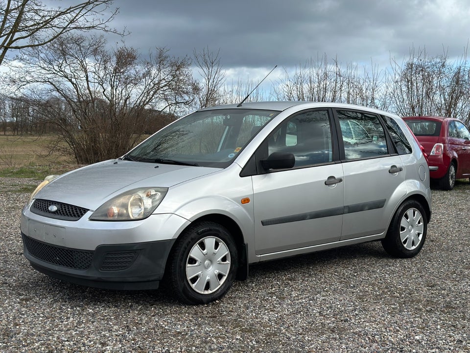 Ford Fiesta 1,4 Ambiente 5d