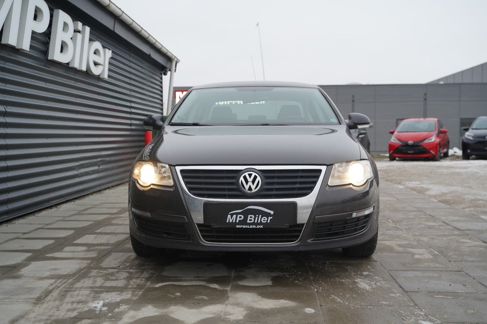 VW Passat 2,0 FSi Comfortline 4d