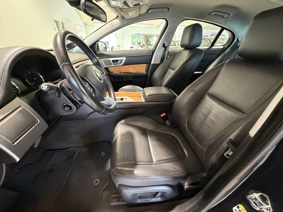 Jaguar XF 2,2 D 163 Luxury aut. 4d