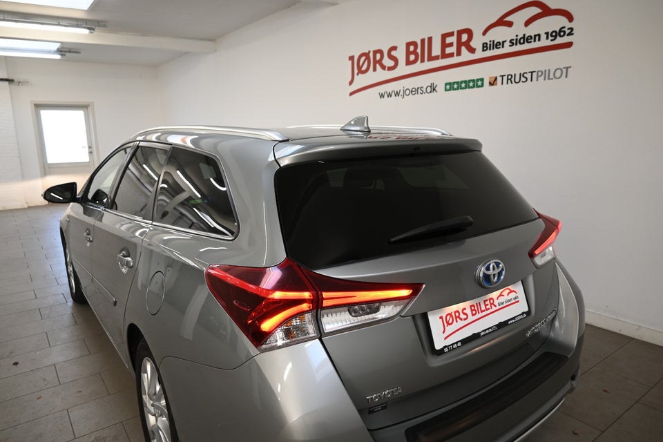 Toyota Auris 1,8 Hybrid H2 Comfort Touring Sports CVT 5d