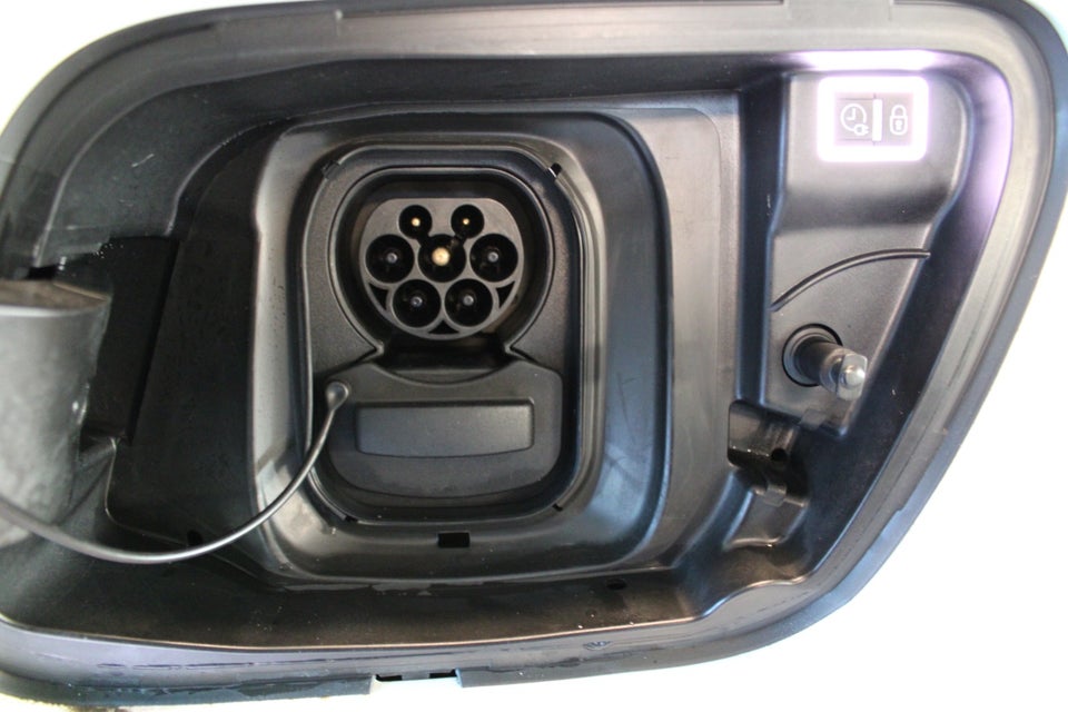 Peugeot e-2008 50 GT Pack 5d