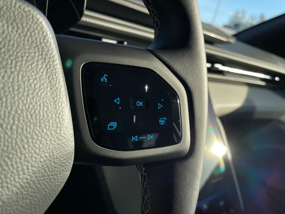 Ford Explorer 82 Premium Extended Range 5d