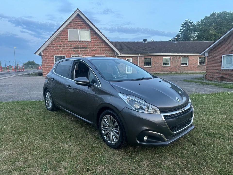Peugeot 208 1,2 PureTech 82 Allure Sky 5d