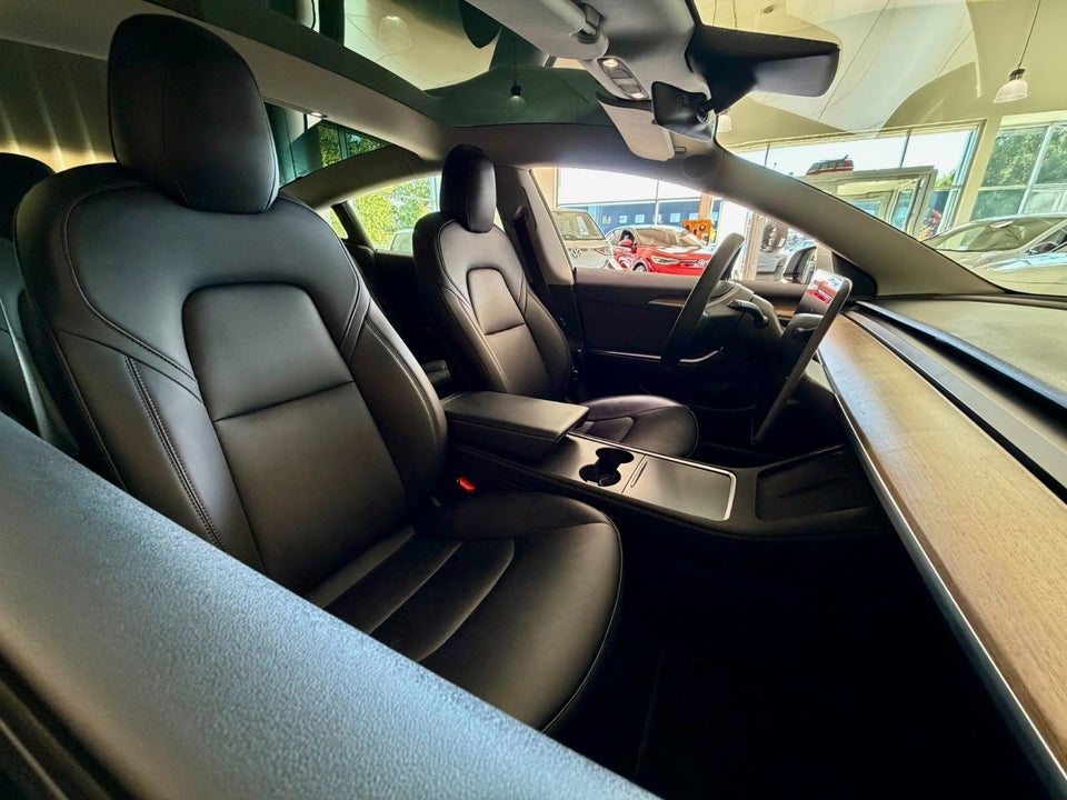 Tesla Model 3 RWD 4d