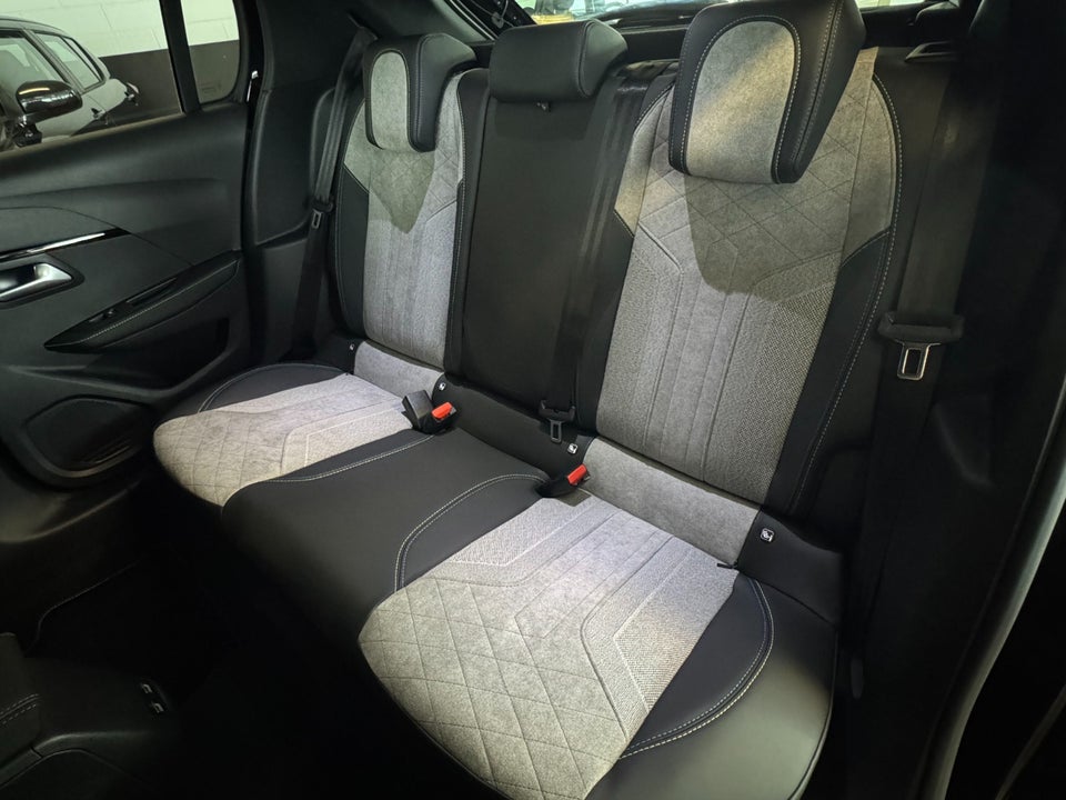 Peugeot e-208 50 GT 5d