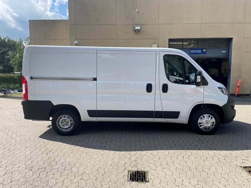 Peugeot Boxer 333 2,2 BlueHDi 140 L2H1 Premium