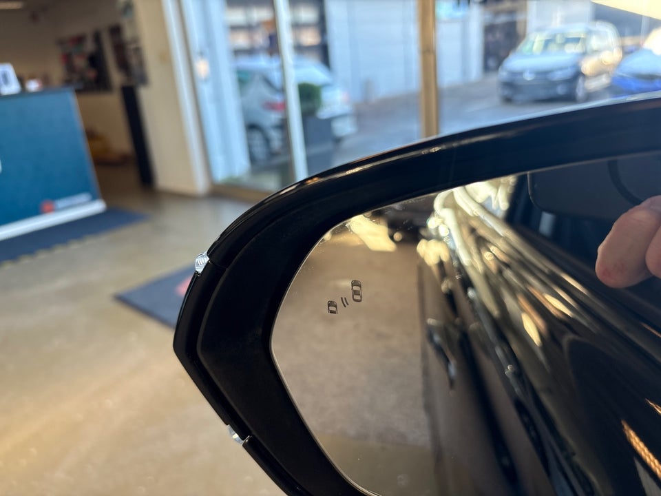 MG Marvel R Luxury 5d