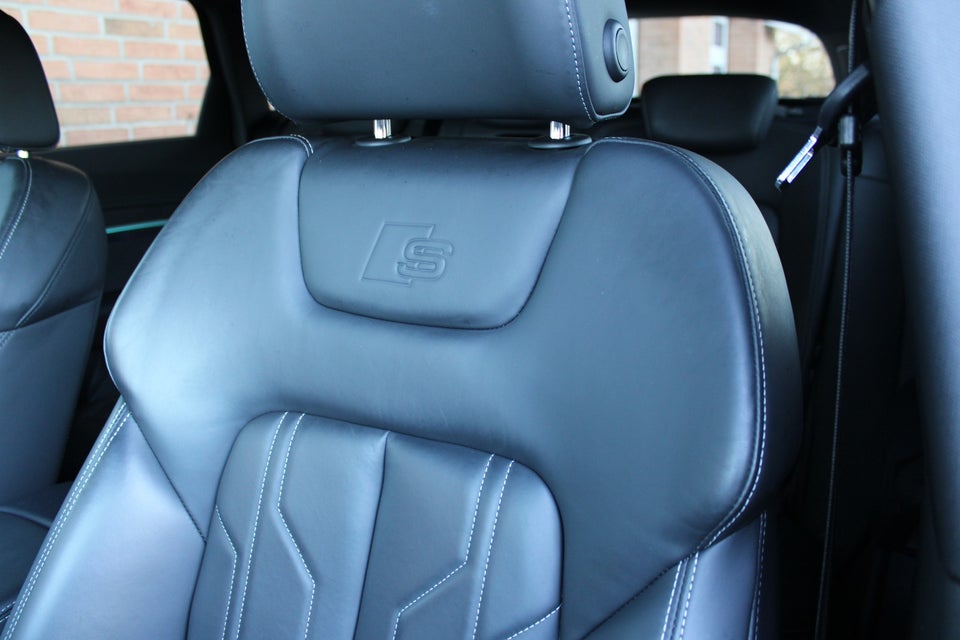 Audi e-tron 55 S-line quattro 5d