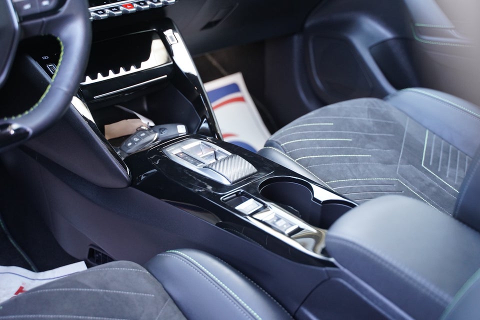 Peugeot e-208 54 GT Pack 5d