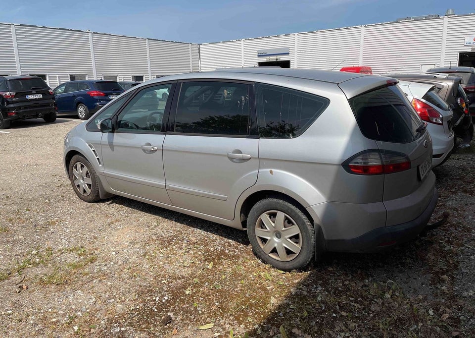 Ford S-MAX 2,0 Ambiente 7prs 5d