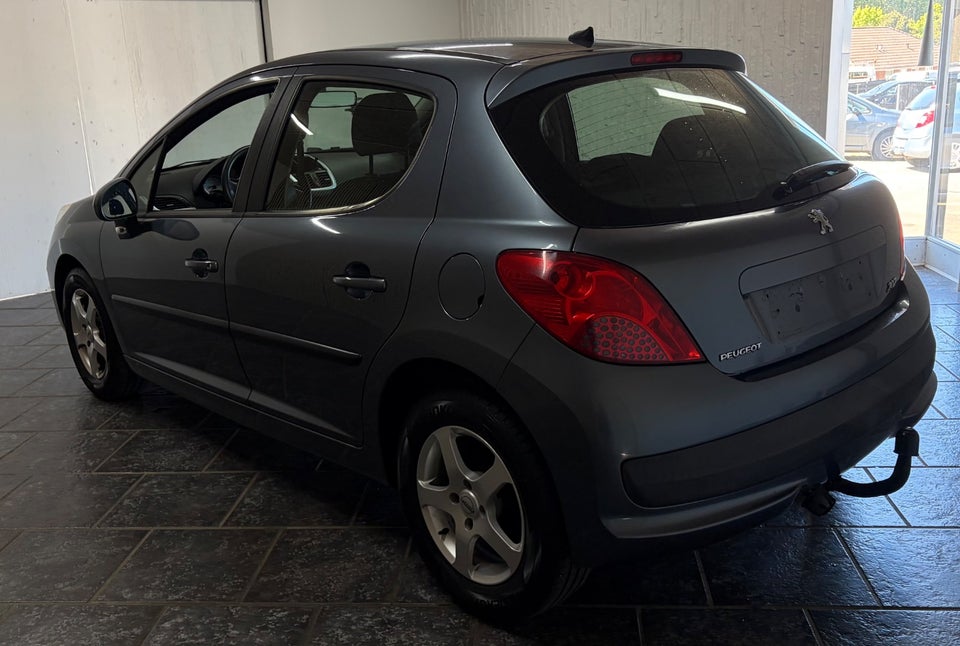 Peugeot 207 1,4 XR 5d